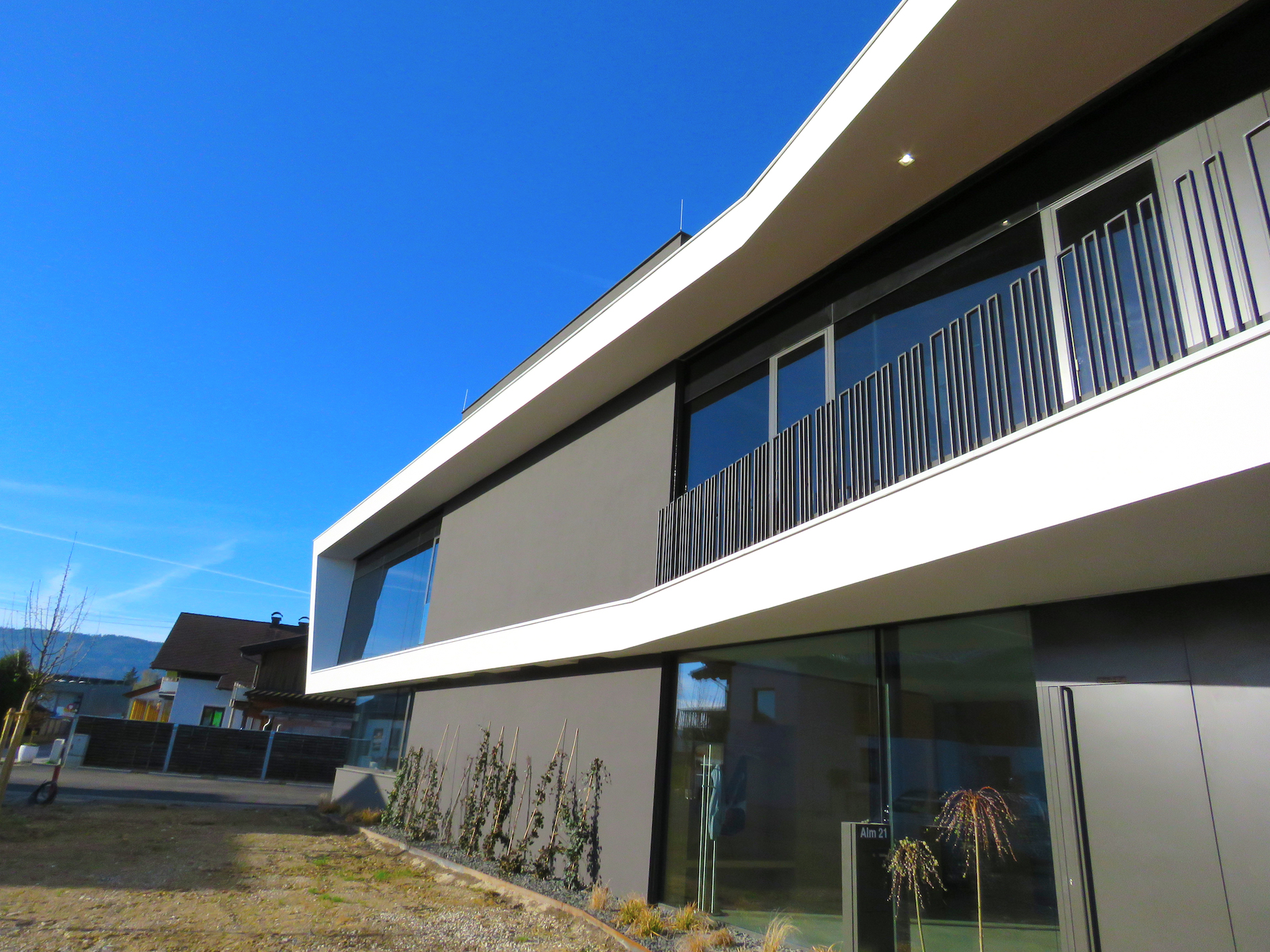 Informieren Sie sich auf unserer Website über unsere Leistungen rund um Aussenputz, Fassadensanierung und Malerarbeiten